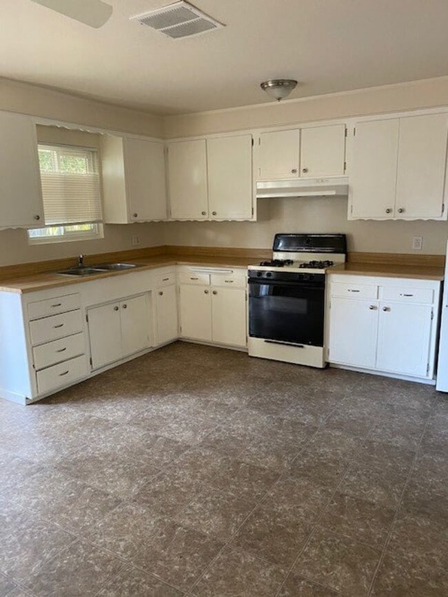 Photo - HE281 Unit A