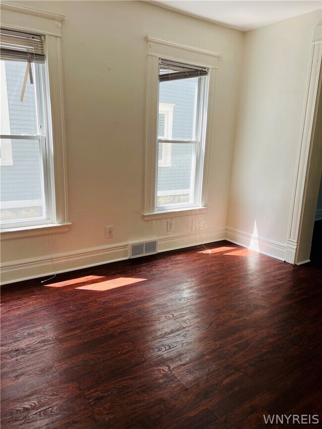 Photo - 37 Abbottsford Pl