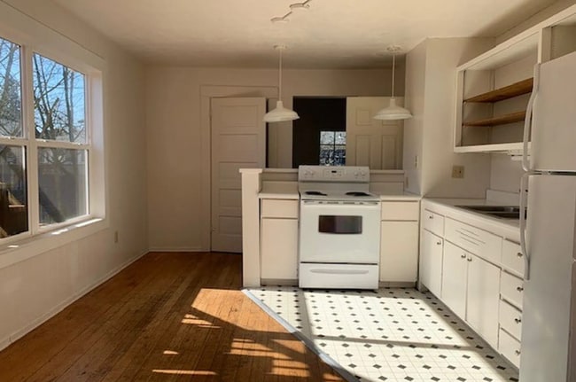 Building Photo - O5245 Unit 2