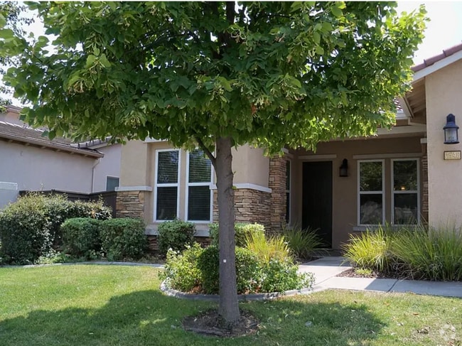 Building Photo - 55+ Heritage Park RARE Find!  2-2 w/Privat... Rental