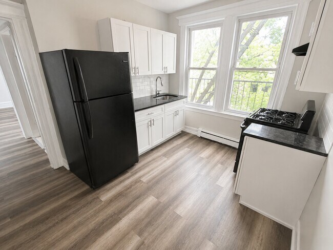Photo - 175 Woodside Ave Unit 7