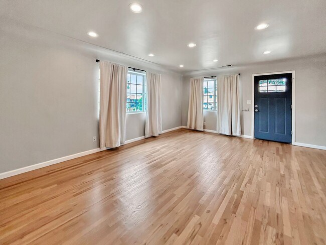 Photo - SLOAN'S LAKE: 2-BEDROOM UNIT WITH HIGH-END FINISHES Unidad 1314