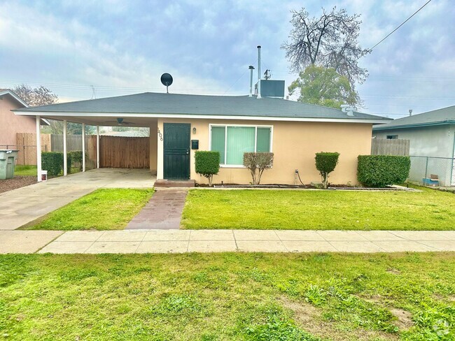 Building Photo - Updated 4/1 in West Fresno Rental