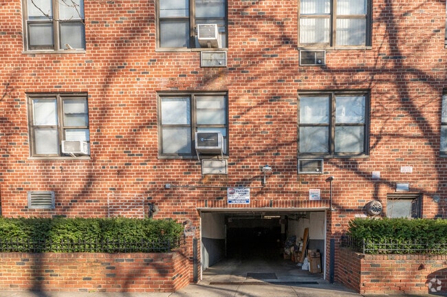 Photo - 1577 E 17th St