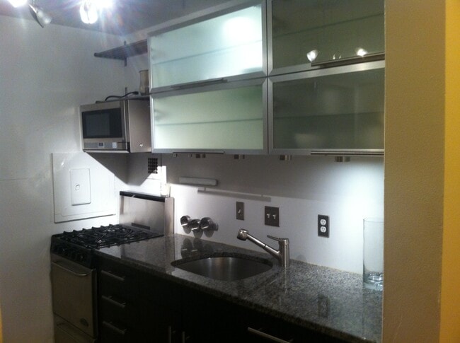 Kitchen - 1260 21st St NW Unit 702