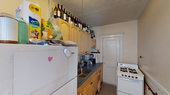 Photo - 251 Kelton St