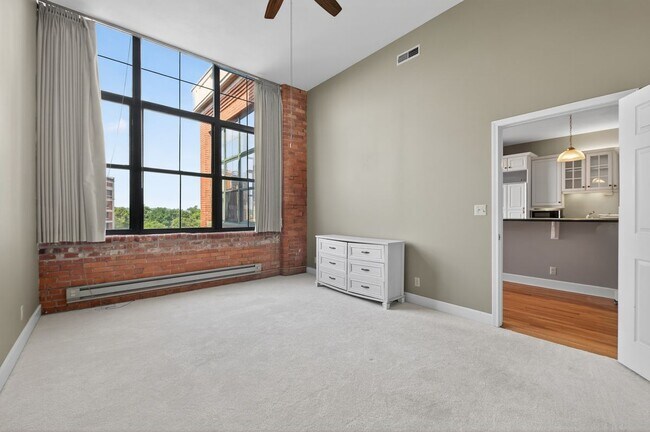 526 Plum St Unit 402