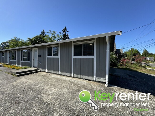 Newly Remodeled Duplex Unit in Tacoma! - Newly Remodeled Duplex House Unit in Tacoma!