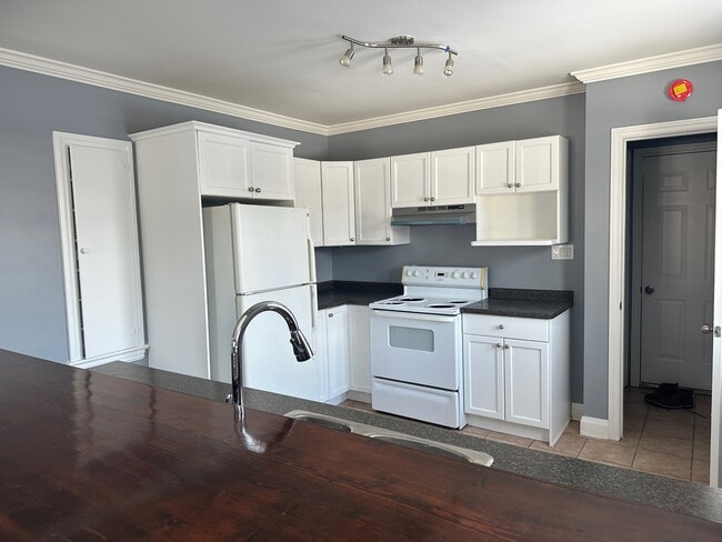 Photo - 563 McCannan Ave