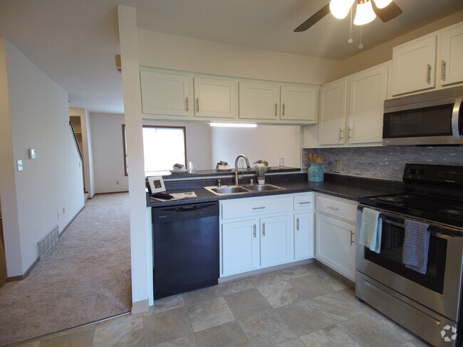 Kitchen - Village Square Townhomes