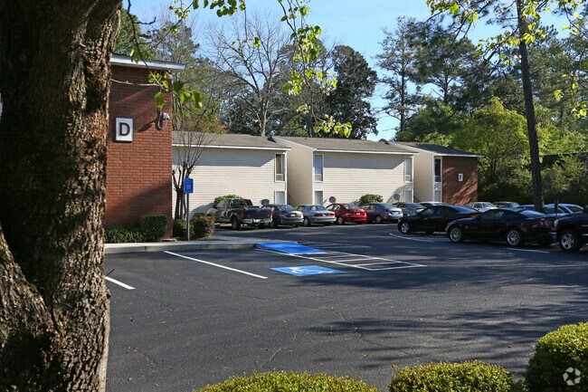 Photo - Castlewood Apartments