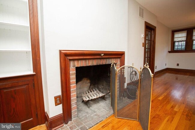 Photo - 319 N Newton Lake Dr