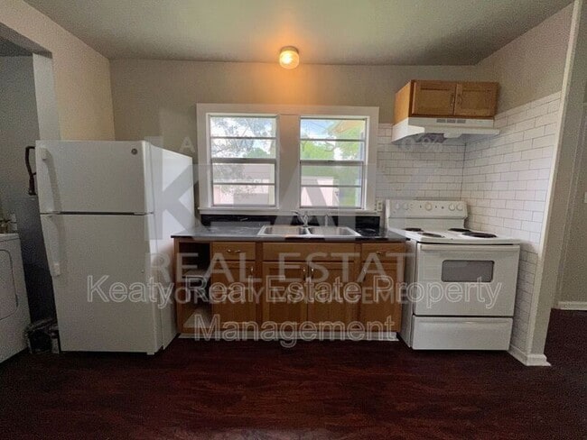 Photo - 327 Stewart St