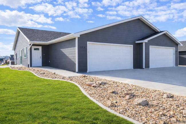 Building Photo - Stylish Living in a 3-Bed, 2-Bath Townhome with a 2-Car Garage