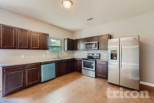 Photo - 3983 Sitka Dr