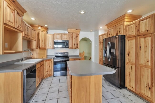 Photo - 426 W 2700 S