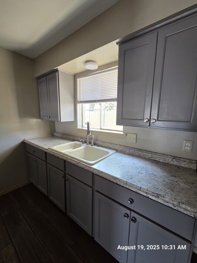 Photo - 605 Bustamante St Unidad #1