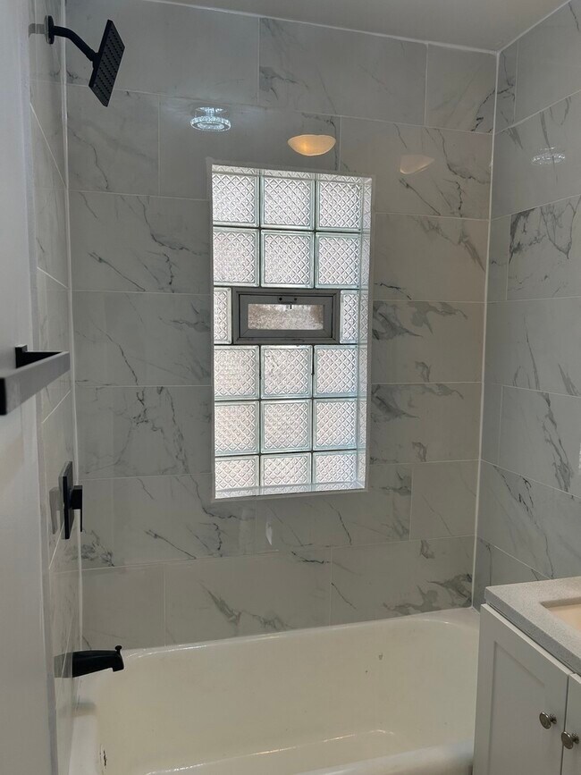 Photo - 1237 S 58th Ave