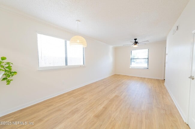 Photo - 561 6th St S