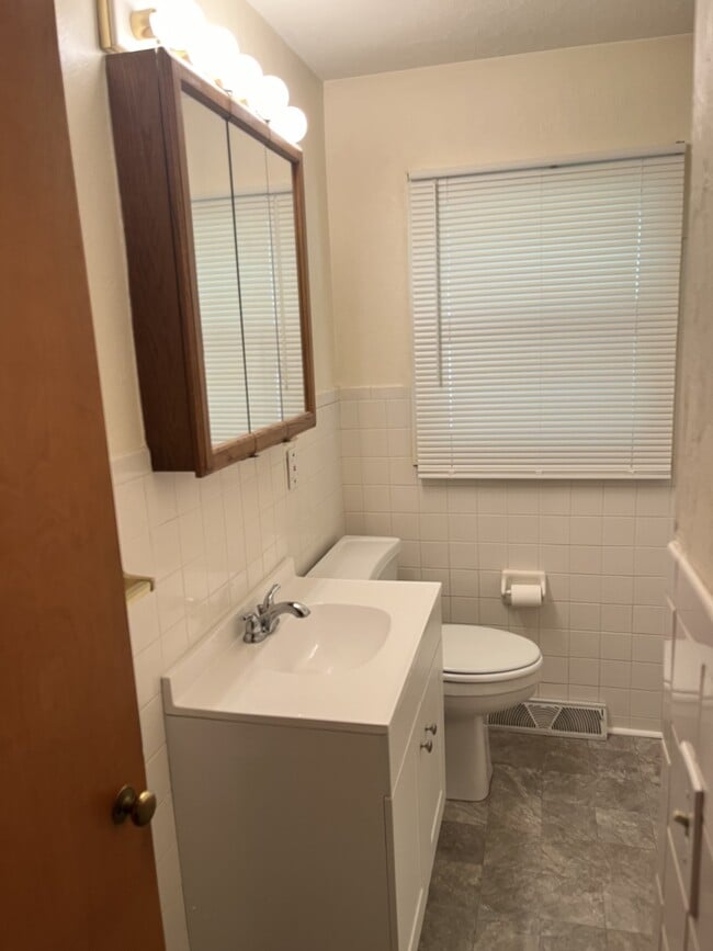 Photo - 826 Woodhill Rd