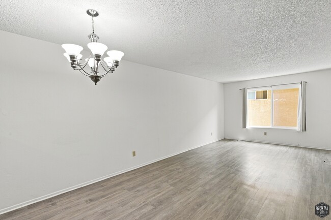 Photo - 3600 Bagley Ave Unidad 102