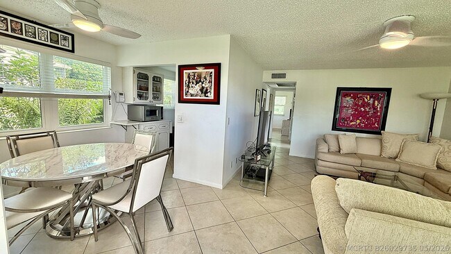Photo - 316 Markham Crescent