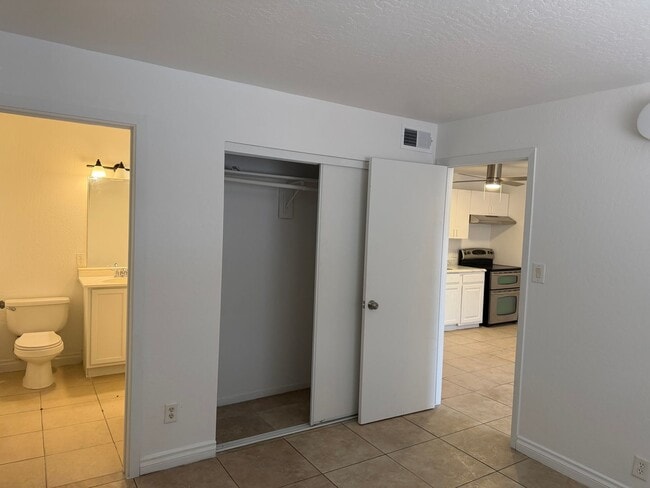 Photo - 1 Bedroom 1 bath Condo in Central Las Vegas Unidad 04