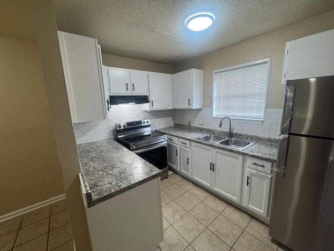 Photo - 3204 N Stevendale Rd Unit B