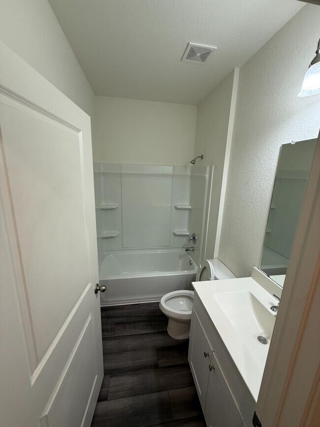 Photo - 401 Wren Ln