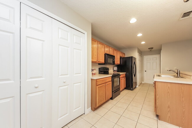 Photo - 1738 Sherbourne St