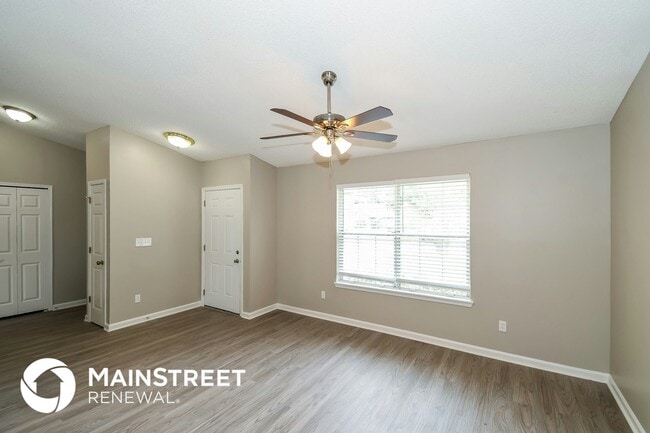 Photo - 2428 Justin Rd E