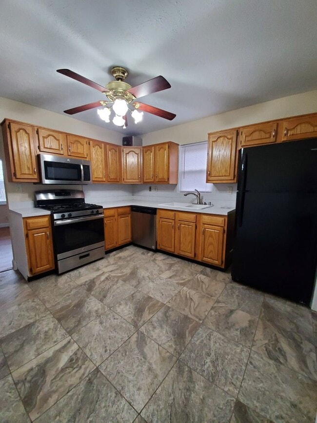 Photo - 3 Bedroom/1 bath House - Okolona area