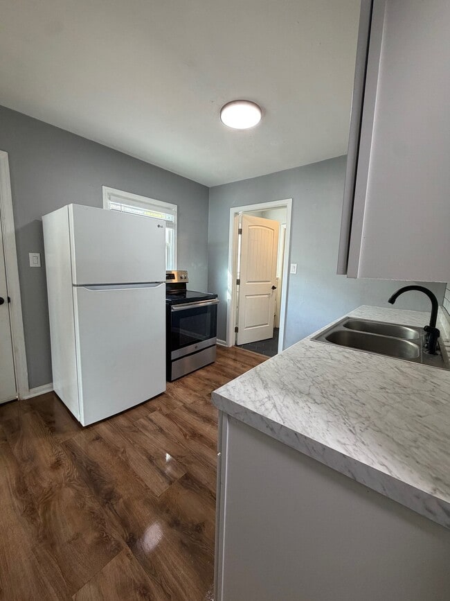Photo - 644 N 9th Ave