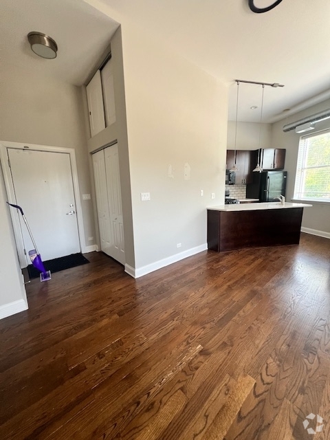 Building Photo - 7240 W Devon Ave Rental