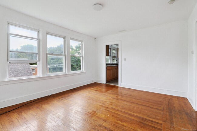 Photo - 252 Sheffield Ave Unit 3