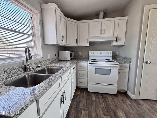 Photo - 421 Tulum Dr