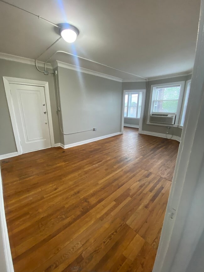 Photo - 5945 Hyslop Pl Unit 305