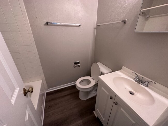 Photo - $695 - Accepting SECTION 8/ Housing Vouche... Unit 1520-101