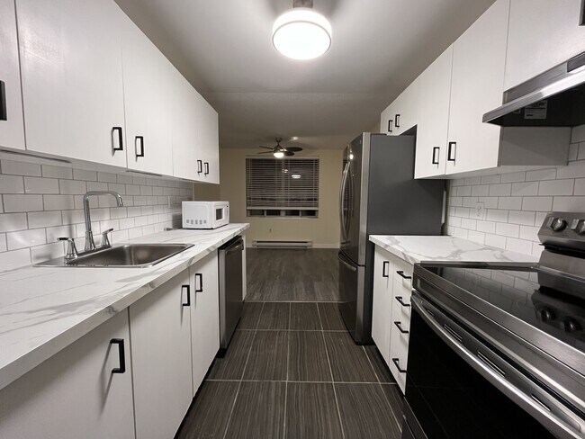 Building Photo - 76 Baseline Rd W