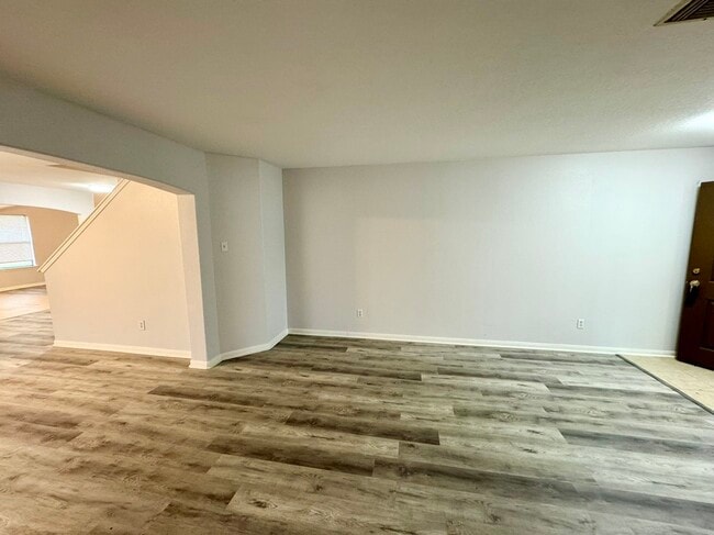 Photo - 1910 Plum Falls Ln