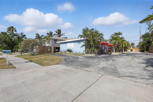 1381 S Orlando Ave
