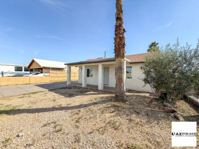 Photo - $1000 OFF FIRST MONTH RENT MOVE IN SPECIAL! Discover this Charming 5/2 Phoenix House!