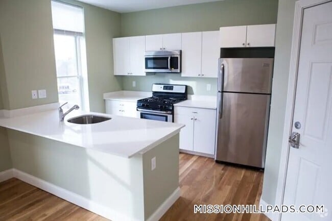 Building Photo - 10 Roxbury St Rental