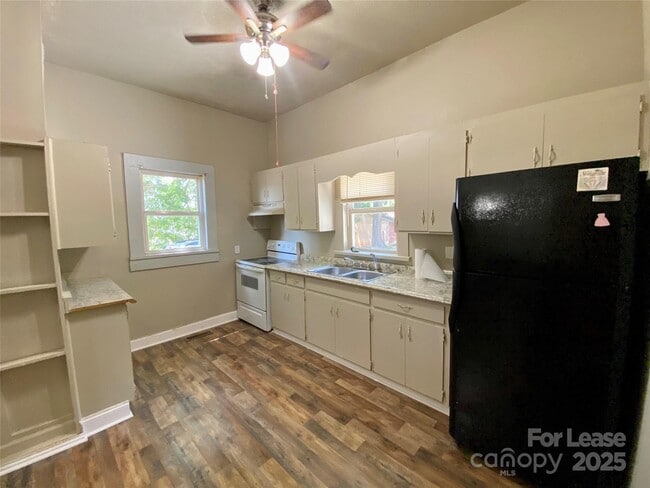 Photo - 630 Armfield St