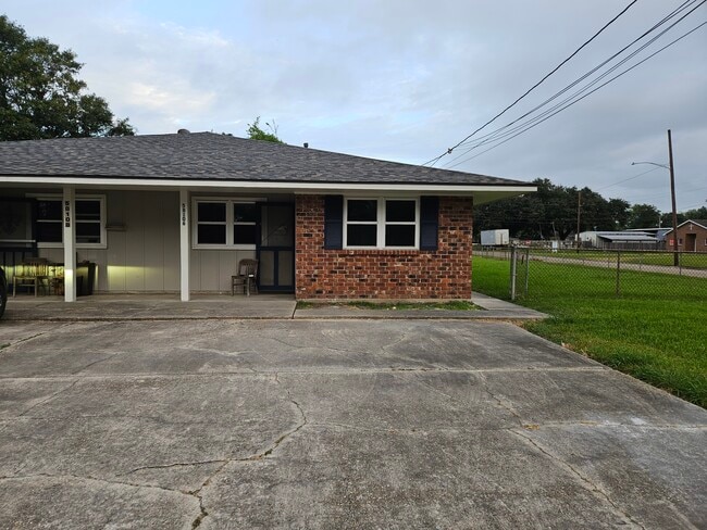 Building Photo - 58108 Canal St Rental