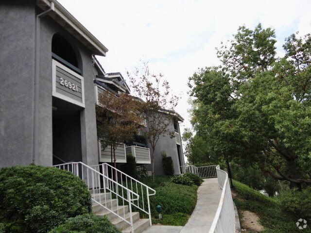 Building Photo - Beautiful 3 + 2 Santa Clarita Condo View Unit 207