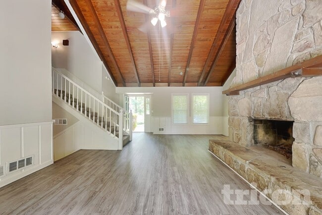 Photo - 515 Westbridge Dr
