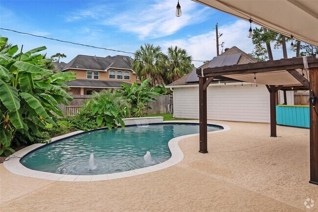 Building Photo - 16611 Brenton Oaks Dr Rental