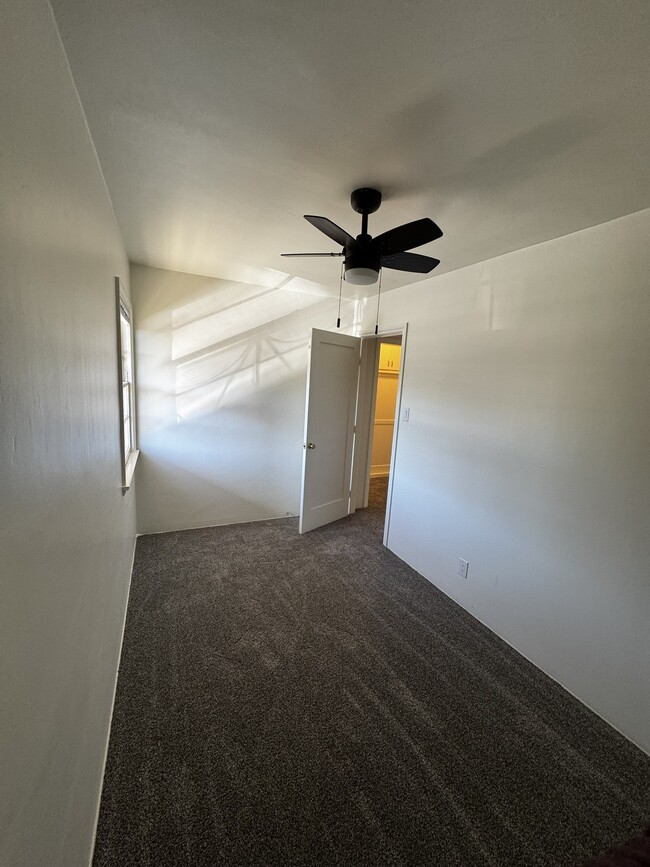 Photo - 4045 E 8th St Unidad G