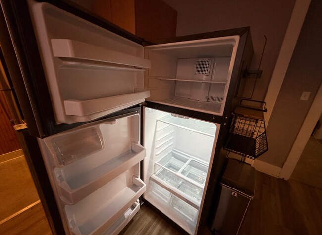 Photo - 909 4th St NW